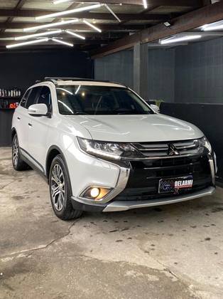 MITSUBISHI OUTLANDER 2.2 4X4 16V DIESEL 4P AUTOMÁTICO MITSUBISHI OUTLANDER 2.2 4X4 16V DIESEL 4P AUTOMÁTICO